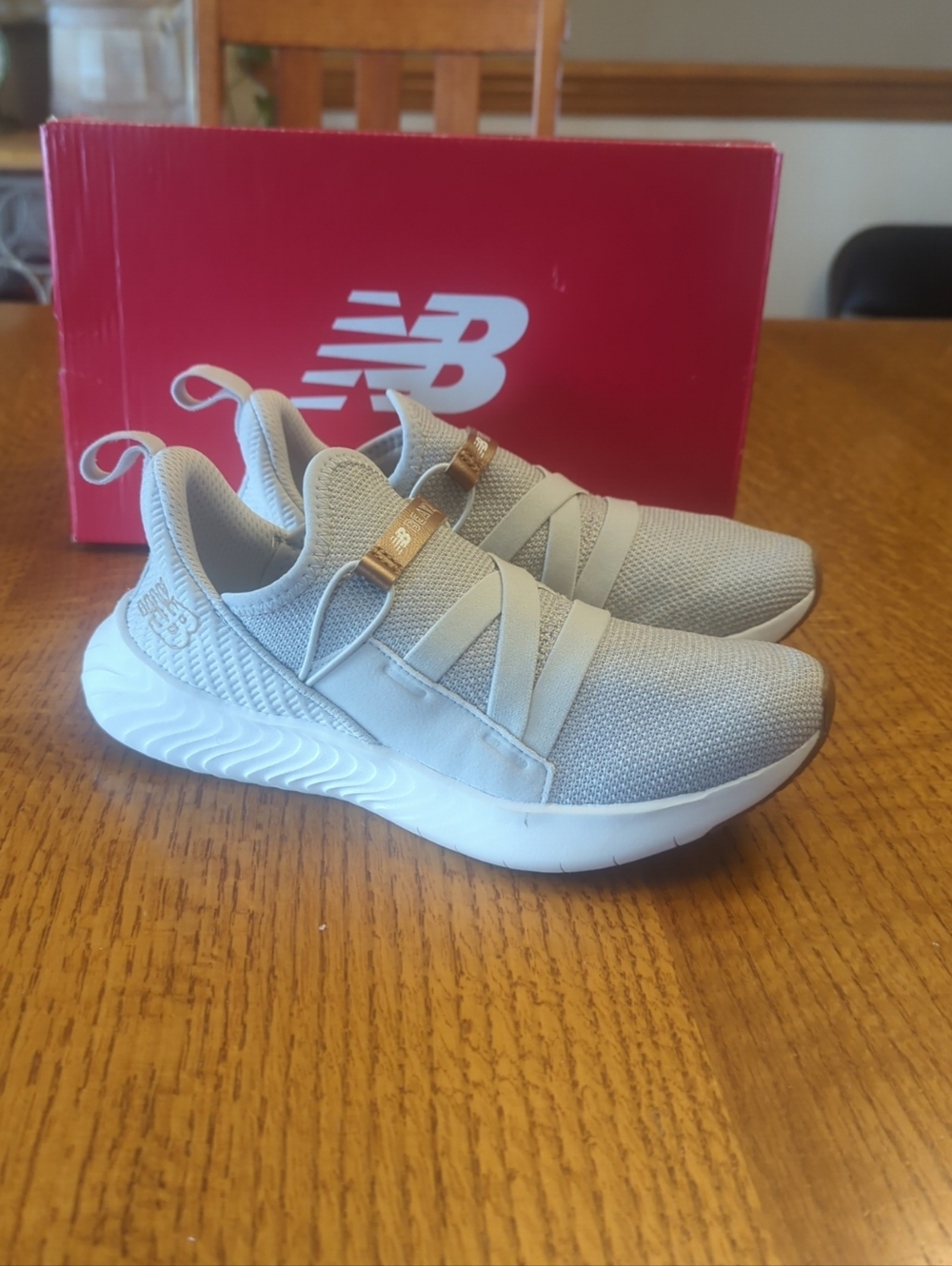 New Balance Women's Dynasoft Beaya │Slip On Shoes │WSBEYAK2 Grey Beige 6 1/2 NEW